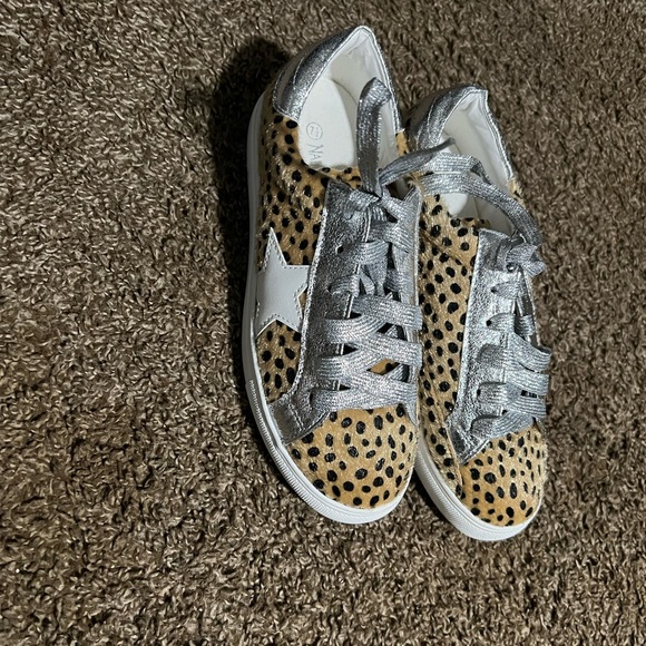 Shoes - Picture 4 of 4